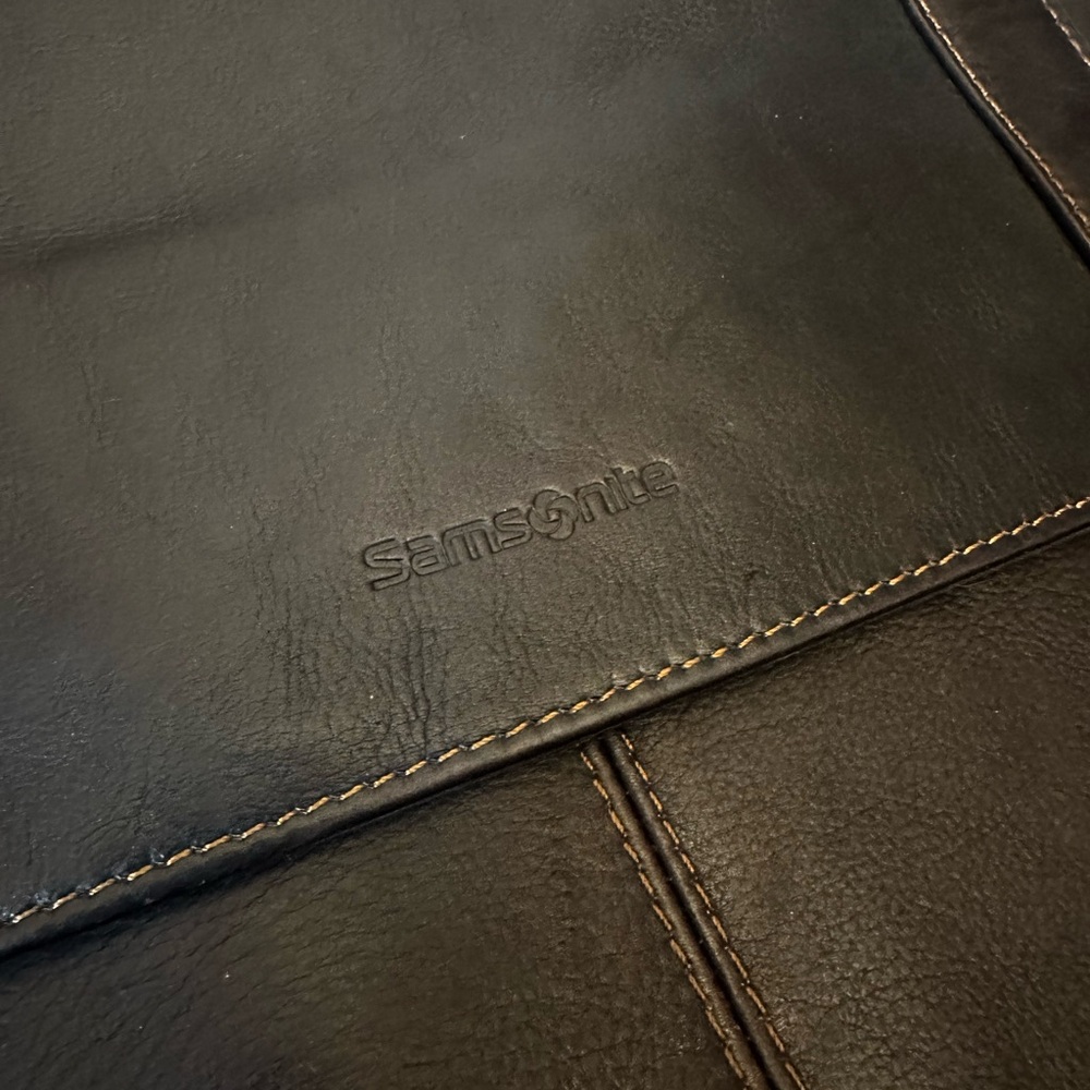 Samsonite Colombian Leather Flap-Over Messenger Laptop Bag - Picture 13 of 15